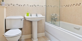 ในห้องน้ำ (In the Bathroom)