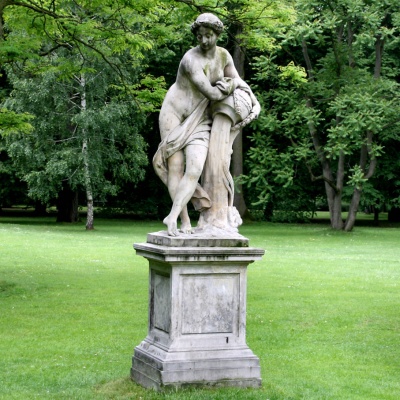 statue
